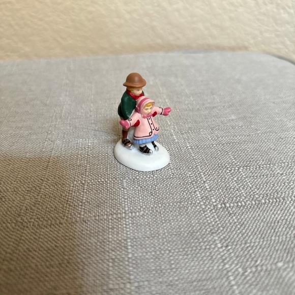 department 56 an afternoon on ice dickens village - Picture 3 of 8